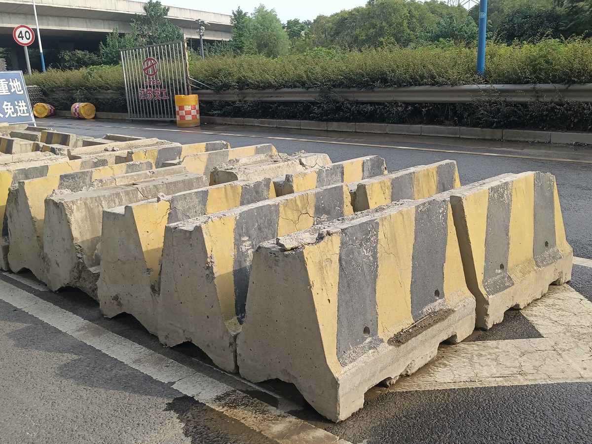 Concrete jersey barriers