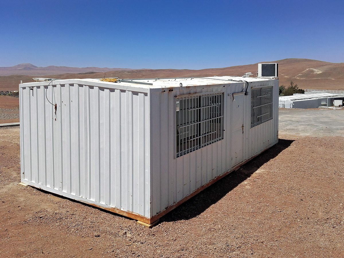 Jobsite storage container